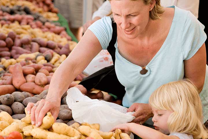 woman at farmers market with child